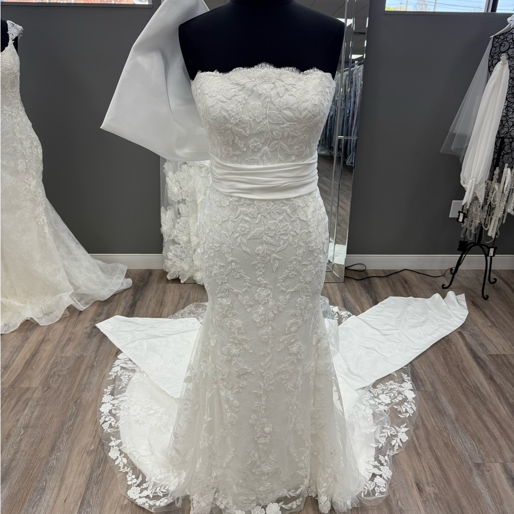 BRAND NEW Morilee Bridal "Lysette" Lace Fitted Wedding Dress